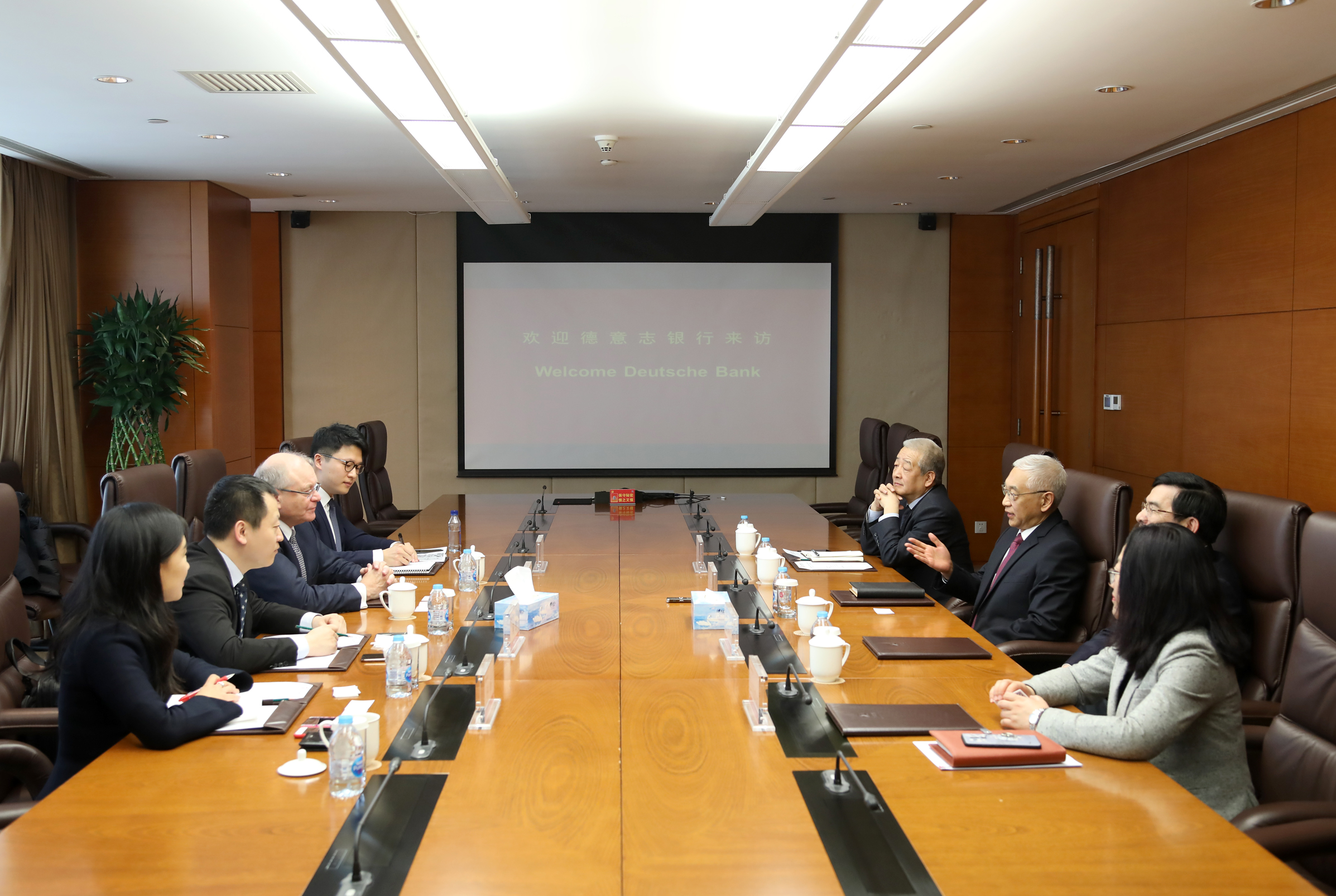 中国五矿集团有限公司-唐复平会见德意志银行亚太区首席执行官司马维一行